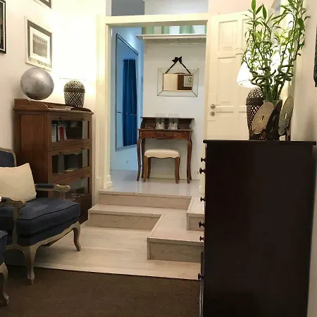 Downtown בית הארחה 4*