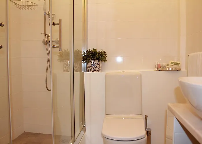 Downtown Pensión 4*